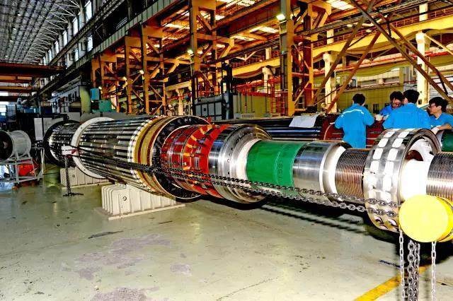 匠心鑄就大國重器 上海發電機廠首臺300MVar雙水內冷調相機轉子嵌線完工